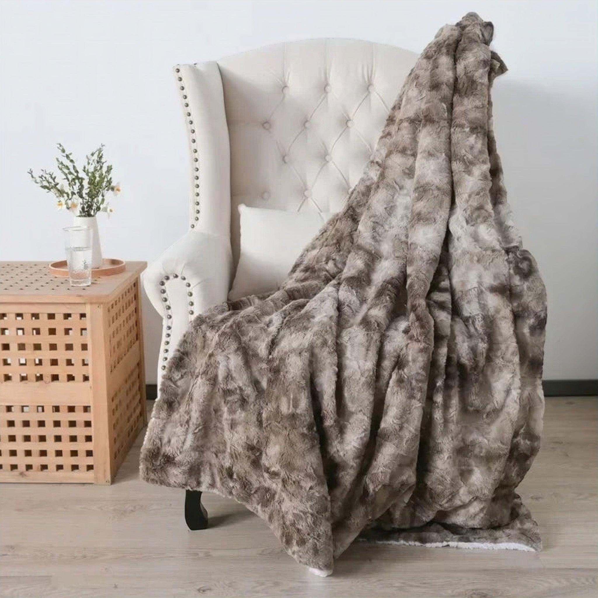 Soft and Warm Throw Blanket 