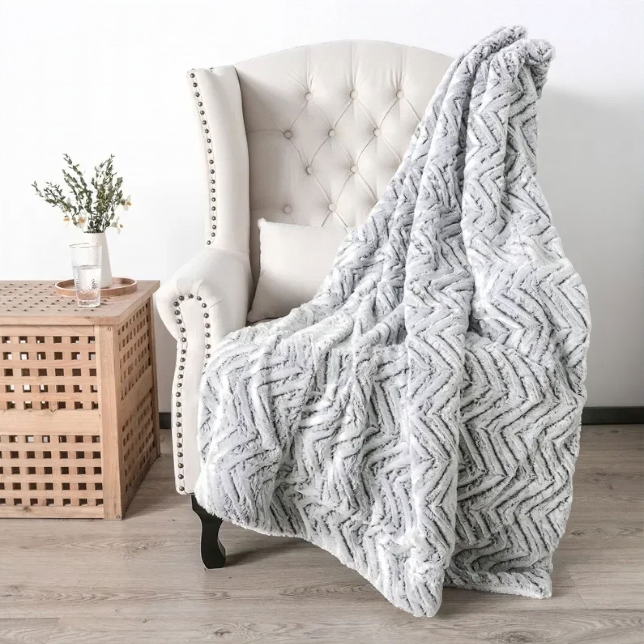 Soft and Warm Throw Blanket 