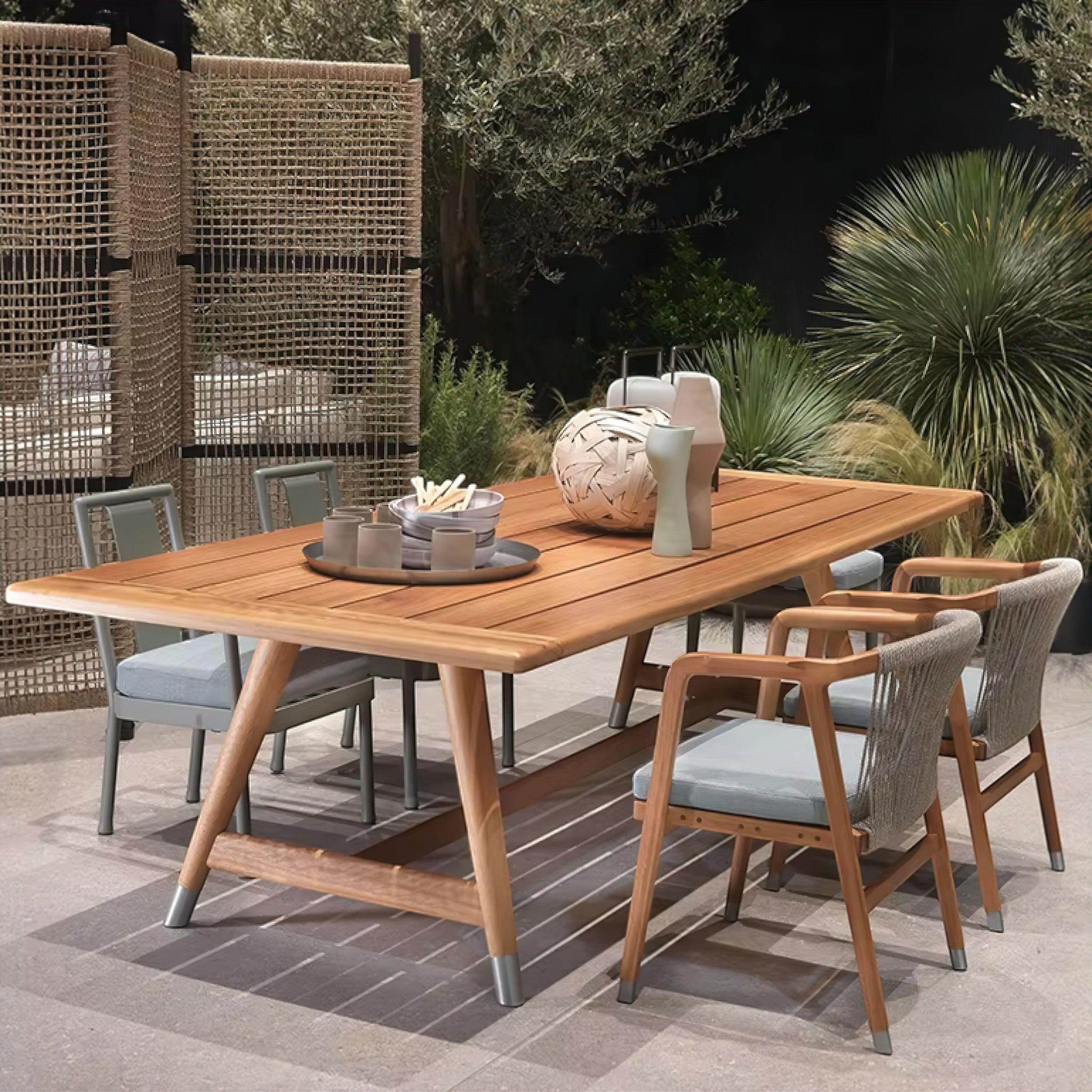 Victoria Outside Outdoor – Victoria Queen