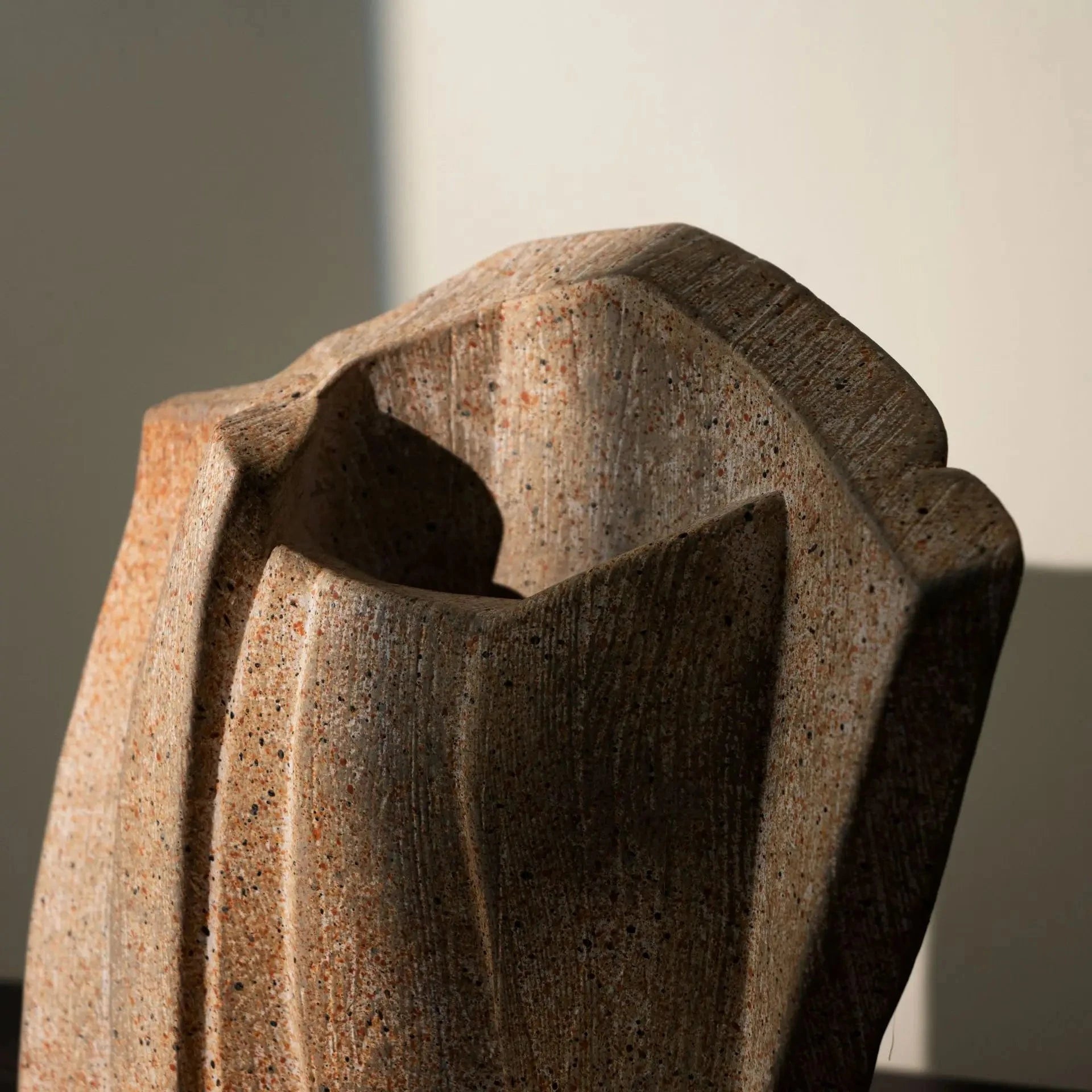 Isabela Travertine Vase (redo its not made from real travertine, its imitation resin) (GP) 