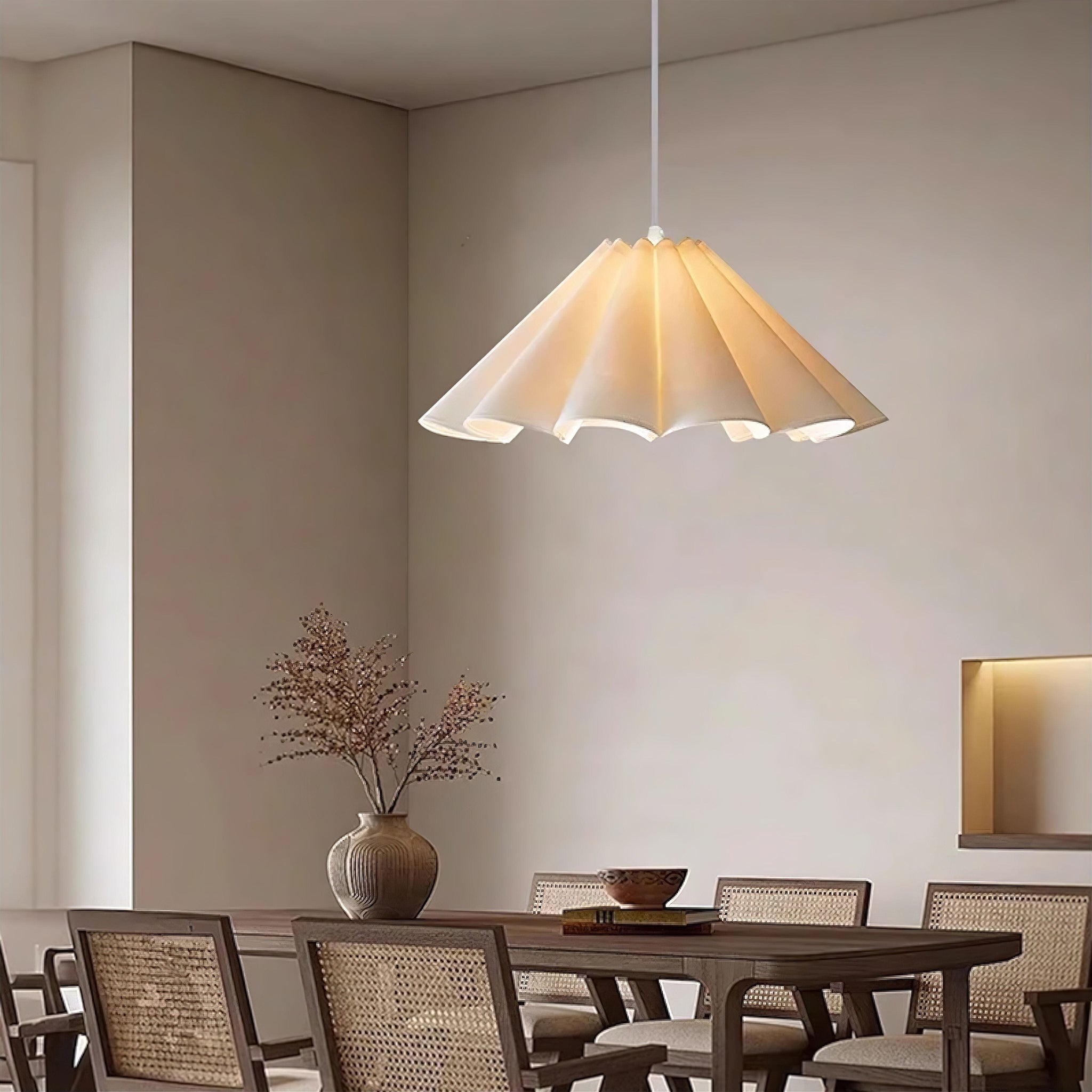 Léon Pendant Light (JS) 