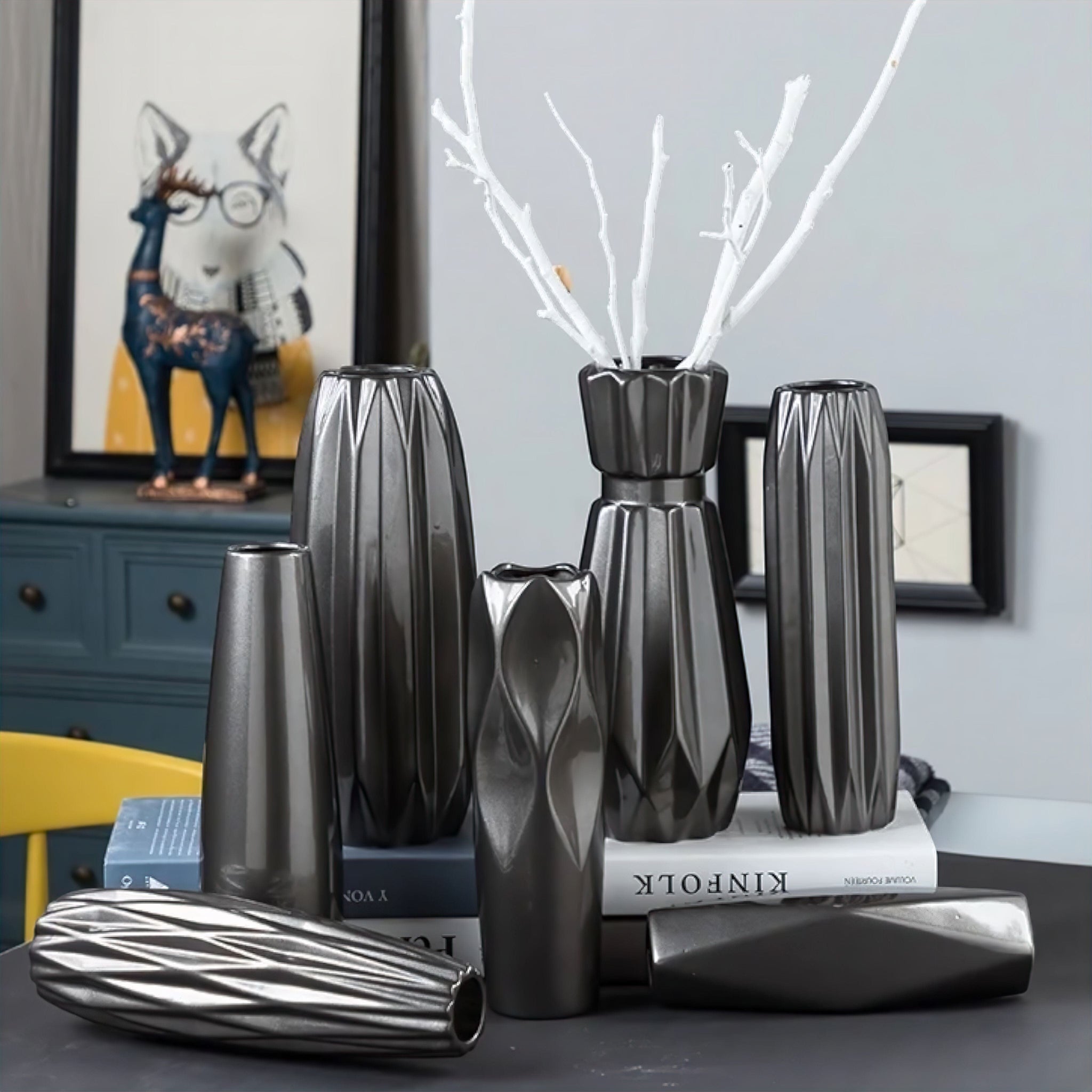 Noir Elegance Vase 