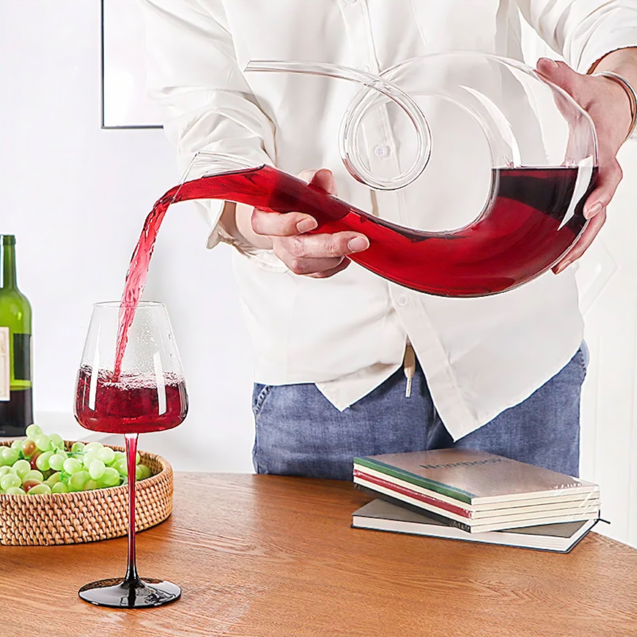 Red Swan Wine Decanter Decor 