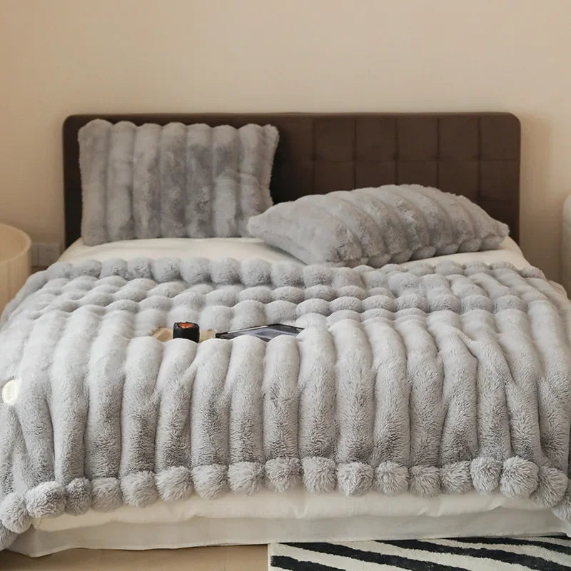 Striped Thick Imitation Fur Winter Warm Blanket High-quality Luxury Double-side Velvet Blanket for Bed Comfortable Sofa Blanket 