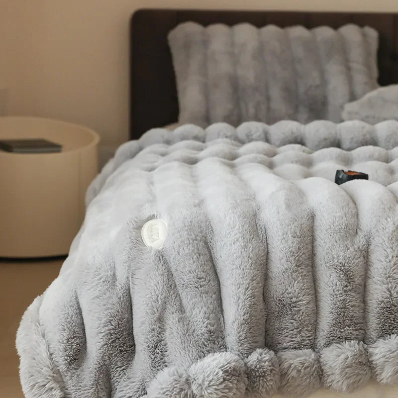 Striped Thick Imitation Fur Winter Warm Blanket High-quality Luxury Double-side Velvet Blanket for Bed Comfortable Sofa Blanket 